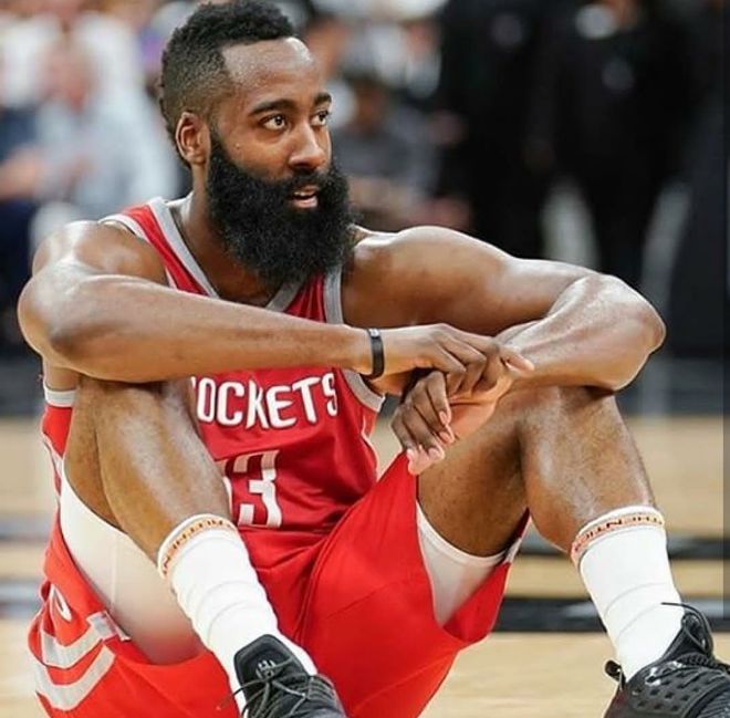 体育社区-迈阿密热火关键时刻手感冰凉；志在中超名次提升；话题不断；数据趋势出现新变化(梅西迈阿密道歉中国行不上场球迷反应)