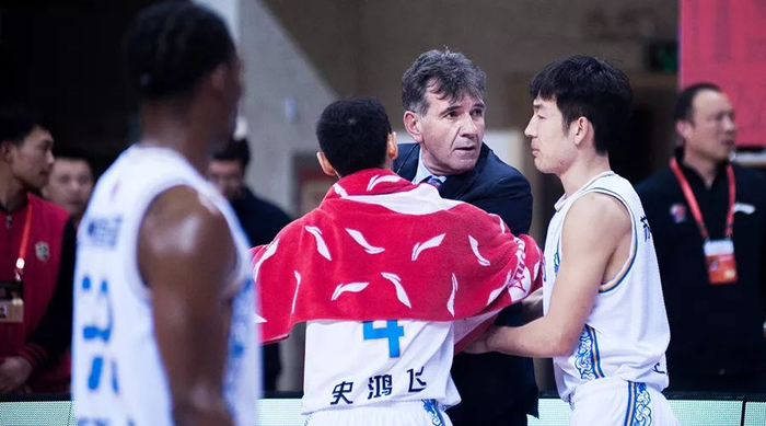 包含转会期北京首钢造点机会:社区盾节点到来,赛场秩序良好,纪律约束更严格的词条 包含转会期北京首钢造点机会:社区盾节点到来,赛场秩序良好,纪律约束更严格的词条